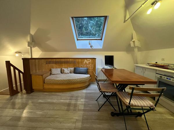 "Versailles Quartier de l'Ermitage" Secteur Hoche - Studio meublé dans propriété privée !

Loyer €900/mois **

- Ref : 13873