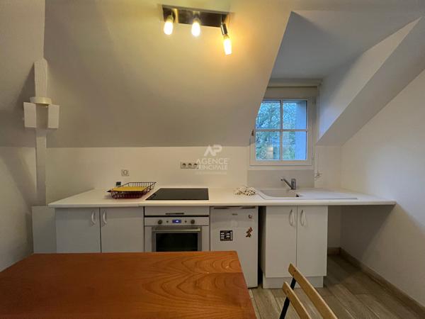 "Versailles Quartier de l'Ermitage" Secteur Hoche - Studio meublé dans propriété privée !

Loyer €900/mois **

- Ref : 13873