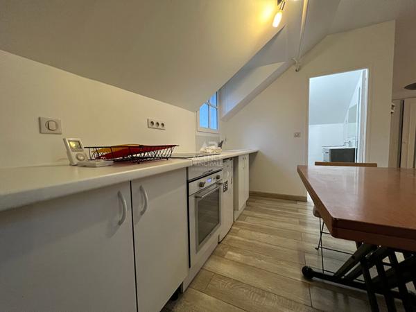 "Versailles Quartier de l'Ermitage" Secteur Hoche - Studio meublé dans propriété privée !

Loyer €900/mois **

- Ref : 13873