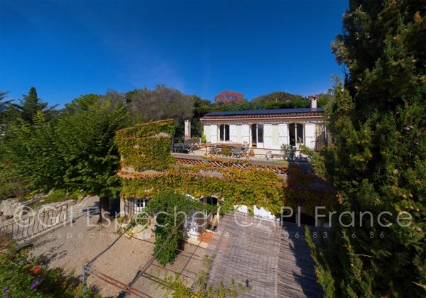 Dpt Alpes Maritimes (06), à vendre MOUGINS Village Maison 4 chambres