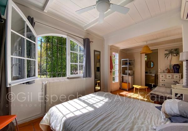 Dpt Alpes Maritimes (06), à vendre MOUGINS Village Maison 4 chambres