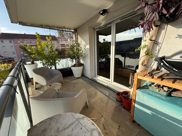 Appartement T3 Villeurbanne République 69100, balcon à vivre, cuisine équipée, garage, proche métro
