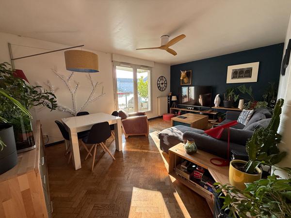 Appartement T3 Villeurbanne République 69100, balcon à vivre, cuisine équipée, garage, proche métro