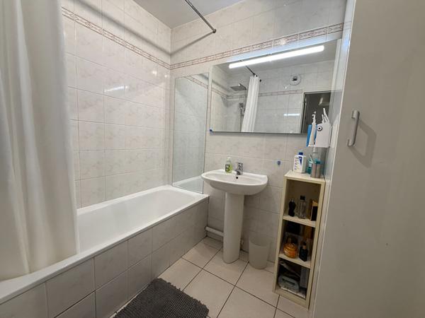 Appartement T3 Villeurbanne République 69100, balcon à vivre, cuisine équipée, garage, proche métro
