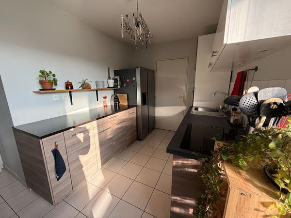 Appartement T3 Villeurbanne République 69100, balcon à vivre, cuisine équipée, garage, proche métro