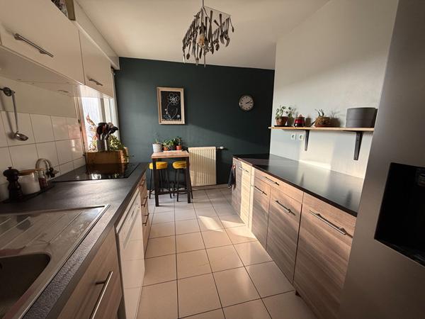 Appartement T3 Villeurbanne République 69100, balcon à vivre, cuisine équipée, garage, proche métro