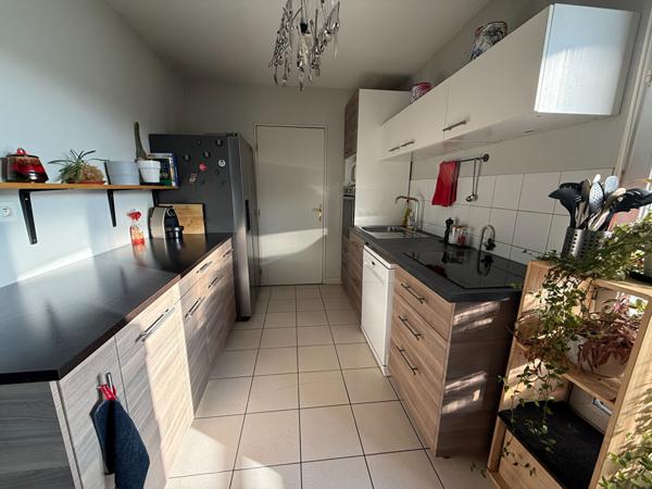 Appartement T3 Villeurbanne République 69100, balcon à vivre, cuisine équipée, garage, proche métro