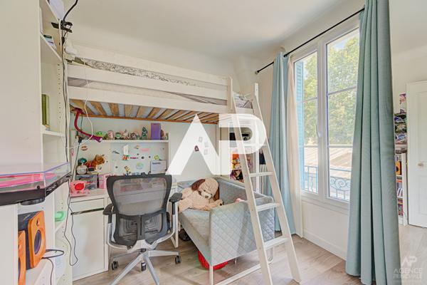 Maison Rueil Malmaison 7 pièce(s) 132 m2 850 000 € **  - Référence  20133