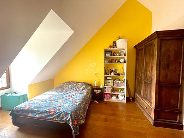 Maison Eragny Sur Oise 7 pièce(s) 220 m2 635 000 € **  - Référence  8296