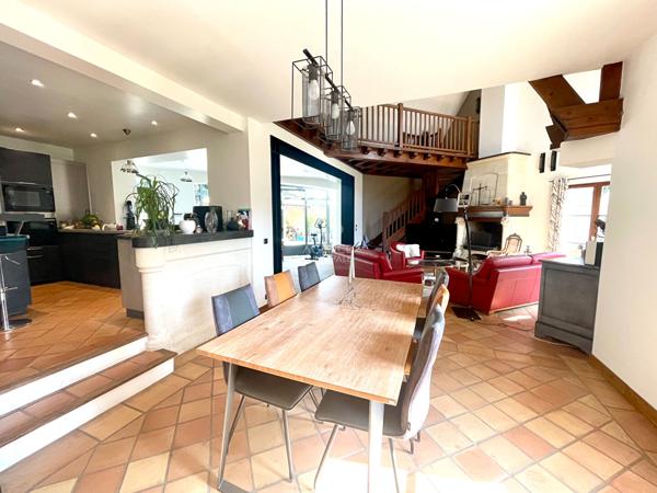 Maison Eragny Sur Oise 7 pièce(s) 220 m2 635 000 € **  - Référence  8296