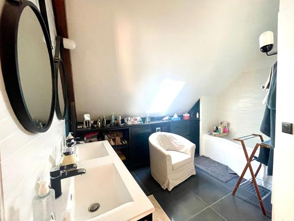 Maison Eragny Sur Oise 7 pièce(s) 220 m2 635 000 € **  - Référence  8296