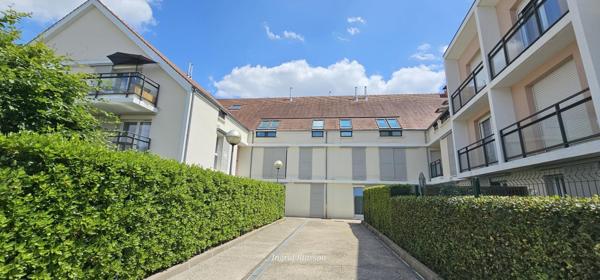 Grand F2 avec stationnement privatif