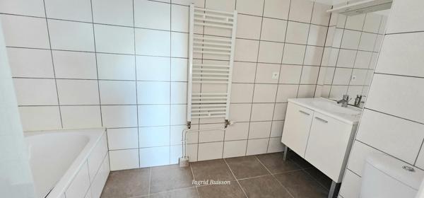 Grand F2 avec stationnement privatif