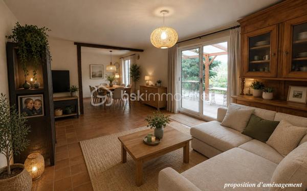 Découvrez cette maison indépendante de 126 m2 situé à Cauffry (60290), offrant un fort potentiel, idéale pour un projet familial ou un investissement.
Implantée sur un beau terrain clos et arboré de 1 225 m2 avec terrasse couverte, exposée est / ouest, cette propriété bénéficie d’un environnement agréable et de nombreuses possibilités d’aménagements extérieurs.
La maison se compose d’un sous-sol total comprenant, un garage pour stationner deux véhicules ainsi que plusieurs espaces annexes : atelier, chaufferie, cave et pièces de stockage, parfaits pour les amateurs de bricolage ou pour optimiser le rangement.

Vivable de plain-pied, elle dispose au rez-de-chaussée d’un salon double avec cheminée feu de bois parfait pour vos soirées d’hiver avec un accès donnant sur la terrasse, d’une cuisine indépendante avec cellier, un couloir qui dessert trois chambres, une salle d’eau, un WC indépendant et une pièce pouvant servir de rangement.
À l’étage, un palier dessert une chambre spacieuse, une salle d’eau avec WC et une grande pièce sous comble à aménager.

La maison est équipée de volets roulants électriques, d’un chauffage central au fuel, le terrain est agrémenté de plusieurs arbres fruitiers, d'un espace potager et de plusieurs places de stationnements.
Des travaux sont à prévoir, mais ils représentent une belle opportunité de révéler tout le charme de cette maison et de la façonner à votre image.

Taxe foncière : 1 577 euros / an.

Idéale pour une famille à la recherche d’espace et de tranquillité ! Tout en étant proches des commodités et à seulement 40 minutes de l’aéroport CDG ! 
Pour plus d’informations ou pour organiser une visite, contactez-moi vite !!