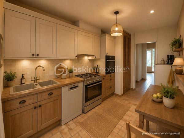 Découvrez cette maison indépendante de 126 m2 situé à Cauffry (60290), offrant un fort potentiel, idéale pour un projet familial ou un investissement.
Implantée sur un beau terrain clos et arboré de 1 225 m2 avec terrasse couverte, exposée est / ouest, cette propriété bénéficie d’un environnement agréable et de nombreuses possibilités d’aménagements extérieurs.
La maison se compose d’un sous-sol total comprenant, un garage pour stationner deux véhicules ainsi que plusieurs espaces annexes : atelier, chaufferie, cave et pièces de stockage, parfaits pour les amateurs de bricolage ou pour optimiser le rangement.

Vivable de plain-pied, elle dispose au rez-de-chaussée d’un salon double avec cheminée feu de bois parfait pour vos soirées d’hiver avec un accès donnant sur la terrasse, d’une cuisine indépendante avec cellier, un couloir qui dessert trois chambres, une salle d’eau, un WC indépendant et une pièce pouvant servir de rangement.
À l’étage, un palier dessert une chambre spacieuse, une salle d’eau avec WC et une grande pièce sous comble à aménager.

La maison est équipée de volets roulants électriques, d’un chauffage central au fuel, le terrain est agrémenté de plusieurs arbres fruitiers, d'un espace potager et de plusieurs places de stationnements.
Des travaux sont à prévoir, mais ils représentent une belle opportunité de révéler tout le charme de cette maison et de la façonner à votre image.

Taxe foncière : 1 577 euros / an.

Idéale pour une famille à la recherche d’espace et de tranquillité ! Tout en étant proches des commodités et à seulement 40 minutes de l’aéroport CDG ! 
Pour plus d’informations ou pour organiser une visite, contactez-moi vite !!