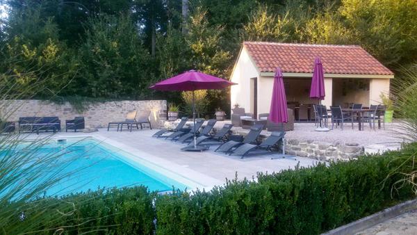 Saint-Céré (46400) Domaine de caractère rénové – gîtes, piscine, étang, chevaux