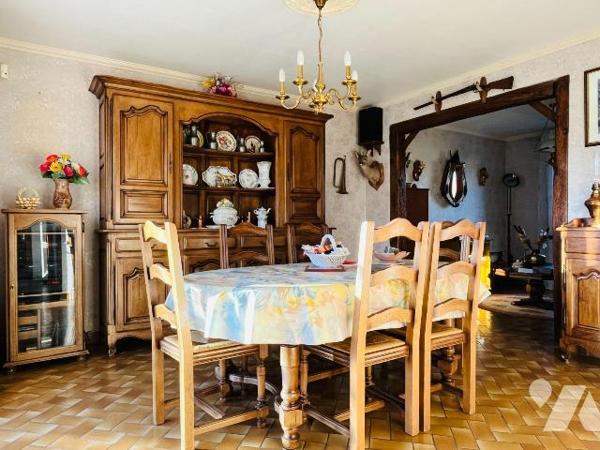 A vendre sur la commune d'Avranches, dans un quartier recherché, une maison de plain-pied sur s...