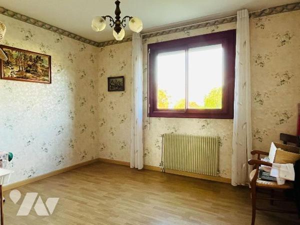 A vendre sur la commune d'Avranches, dans un quartier recherché, une maison de plain-pied sur s...