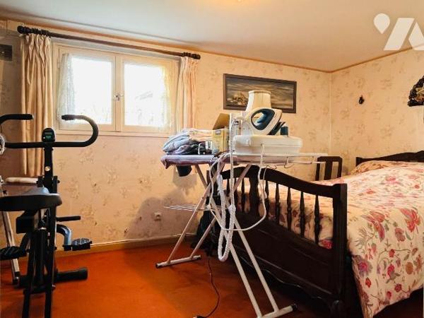 A vendre sur la commune d'Avranches, dans un quartier recherché, une maison de plain-pied sur s...