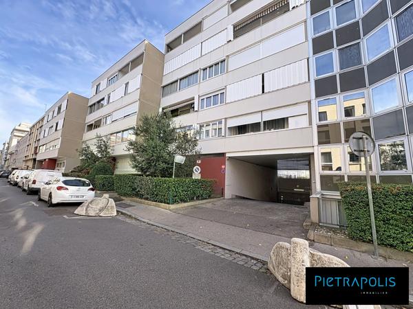 Garage fermé, rue Hippolyte Kahn