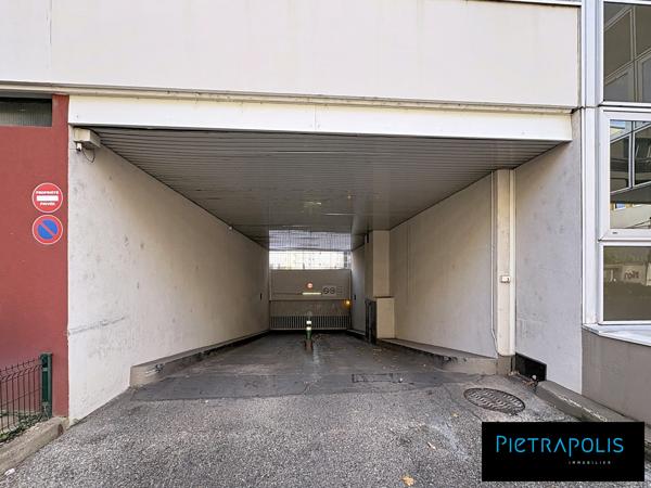 Garage fermé, rue Hippolyte Kahn