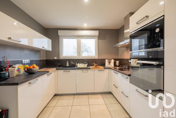 Maison 6 pièces de 128 m² à Donchery (08350)