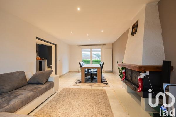 Maison 6 pièces de 128 m² à Donchery (08350)