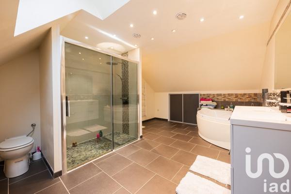 Maison 6 pièces de 128 m² à Donchery (08350)