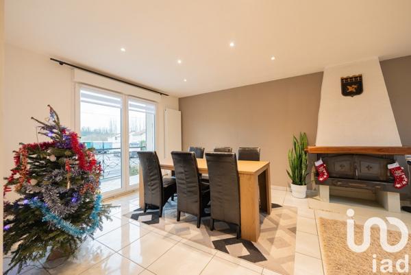 Maison 6 pièces de 128 m² à Donchery (08350)