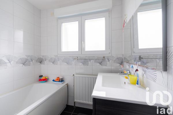 Maison 6 pièces de 128 m² à Donchery (08350)