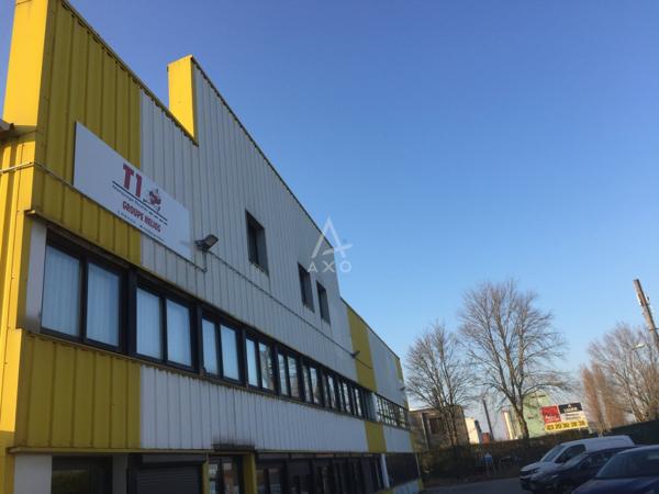 A louer toutes charges comprises,  un ensemble de bureaux et ses annexes..