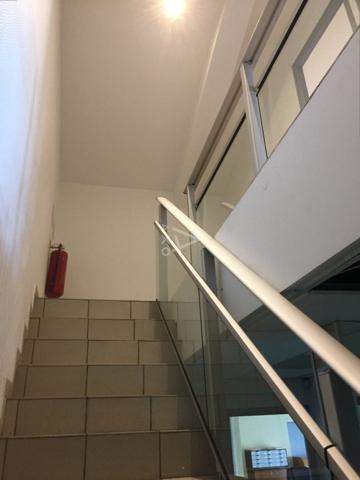 A louer toutes charges comprises,  un ensemble de bureaux et ses annexes..