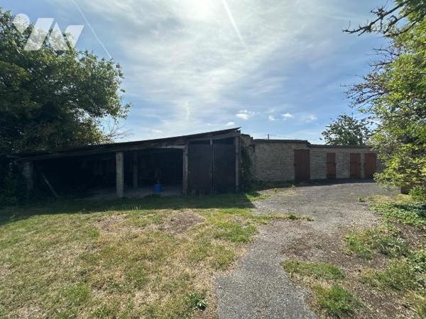 À vendre sur la commune de Bourbourg, ancien corps de ferme de caractère construit en 1949, off...
