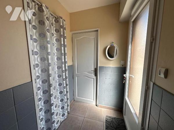 À vendre sur la commune de Bourbourg, ancien corps de ferme de caractère construit en 1949, off...