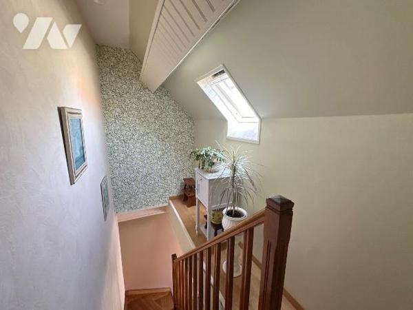 À vendre sur la commune de Bourbourg, ancien corps de ferme de caractère construit en 1949, off...