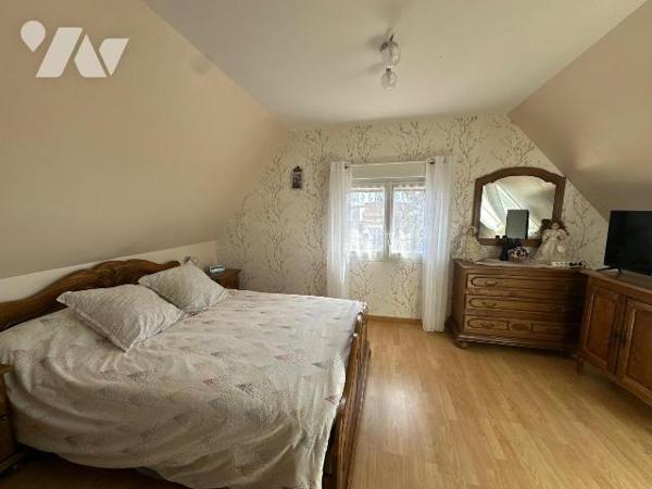 À vendre sur la commune de Bourbourg, ancien corps de ferme de caractère construit en 1949, off...