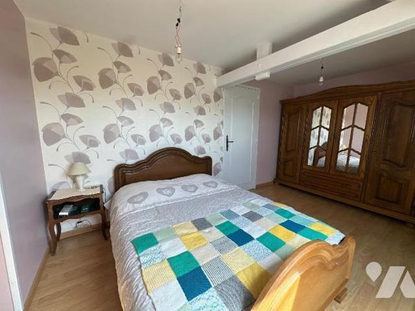À vendre sur la commune de Bourbourg, ancien corps de ferme de caractère construit en 1949, off...