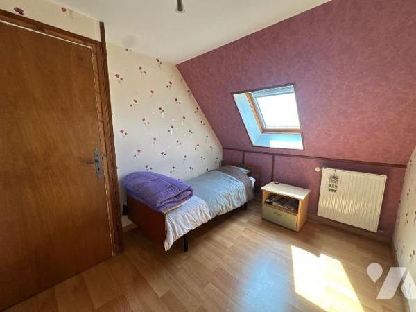 À vendre sur la commune de Bourbourg, ancien corps de ferme de caractère construit en 1949, off...