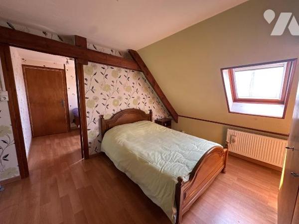 À vendre sur la commune de Bourbourg, ancien corps de ferme de caractère construit en 1949, off...