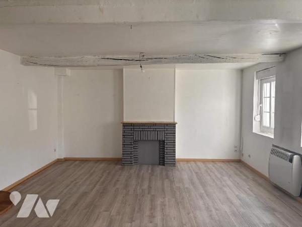 BAISSE DE PRIX :
A VENDRE à ABBEVILLE, à proximité du Centre ville, d'une Ecole, sympathique m...