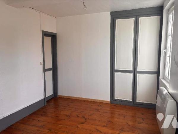 BAISSE DE PRIX :
A VENDRE à ABBEVILLE, à proximité du Centre ville, d'une Ecole, sympathique m...