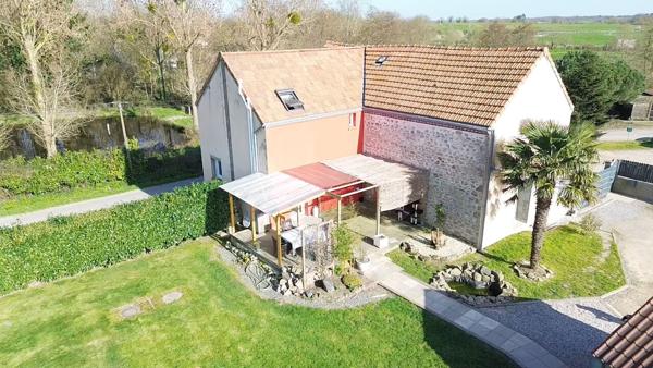 Maison de caractère entièrement rénovée en campagne au Poiré-sur-Vie