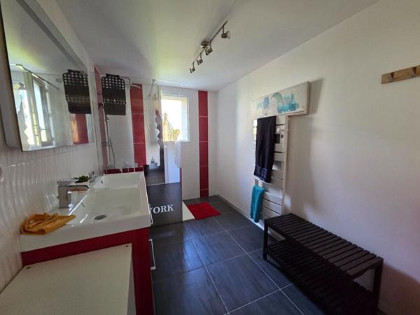 Maison de caractère entièrement rénovée en campagne au Poiré-sur-Vie