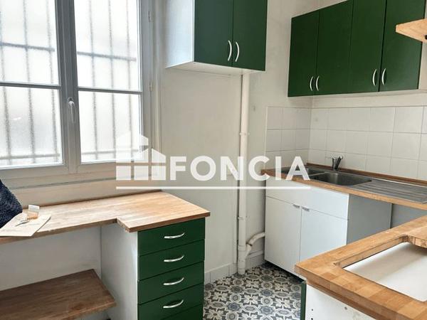 Location Appartement 2 pièces 44.42 m² - 12 RUE CALMELS Paris 75018