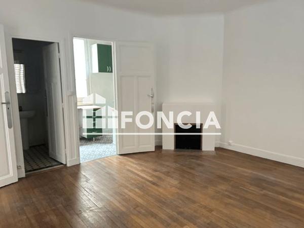 Location Appartement 2 pièces 44.42 m² - 12 RUE CALMELS Paris 75018