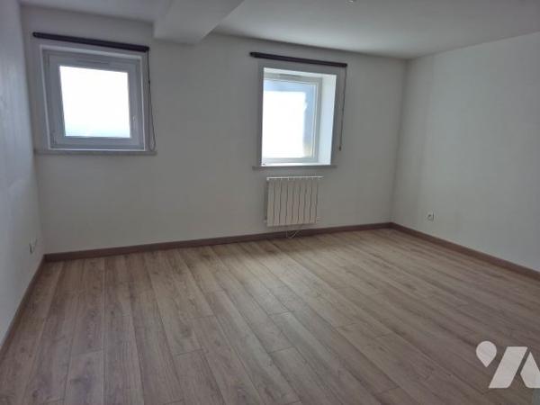 Superbe T3 avec terrasse et 2 places de parking privatives en centre-ville