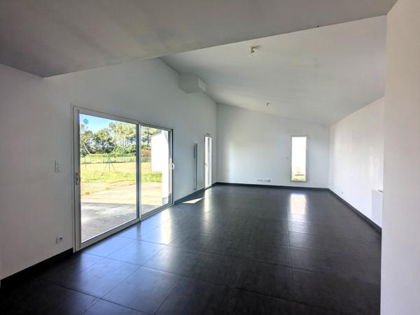 56130 NIVILLAC - Vue dégagée sur la campagne, maison récente de plain-pied- 3 chambres- normes PMR- garage