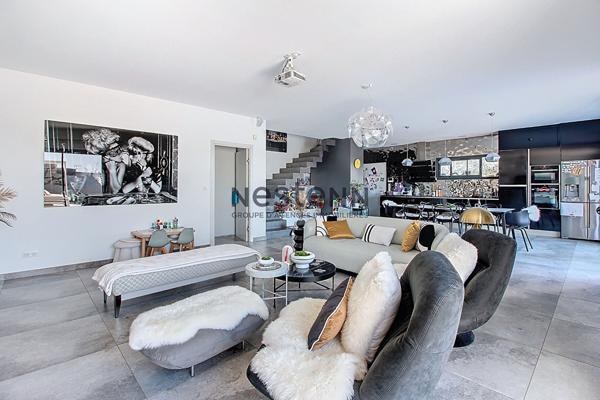 SOMPTUEUSE MAISON CONTEMPORAINE 140 M² T4/5 RECENTE DE 2017
