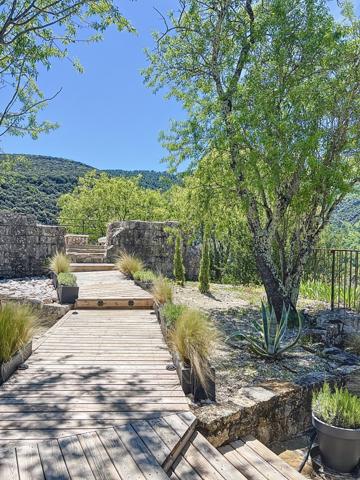 Sud Ardèche - Les Vans : Propriété avec Vue