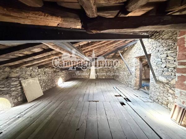 Appartement à rénover avec des combles